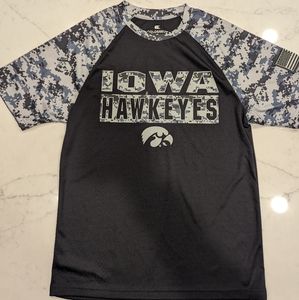 Iowa Hawkeyes Colosseum short sleeve camo shirt